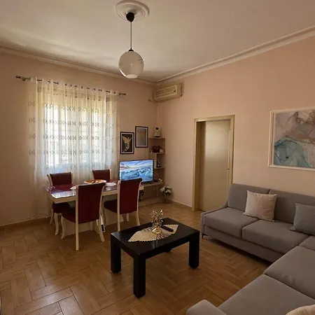 Apartment Artis Polisi i Vogel